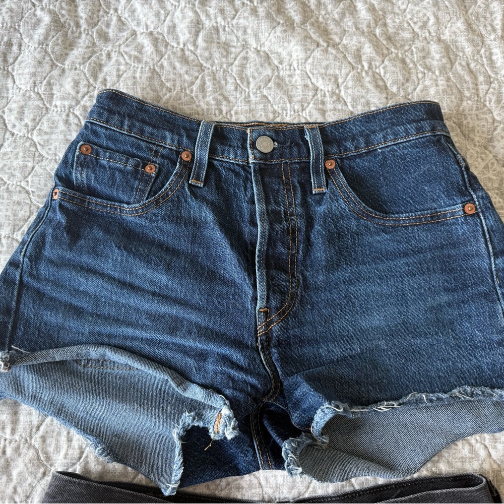 Levi’s 501 High-Rise Cutoff Shorts - Dark Blue size 25